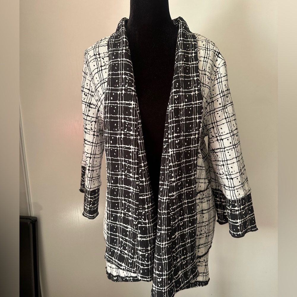 By J.J. | Black and White Reversible Cardigan Size S – Elegant and Casual Style